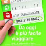 Poster promozionale per Biglietto Unico treno e autobus in Puglia, facilitando i viaggi con AMTAB e Ferrovie Appulo Lucane.