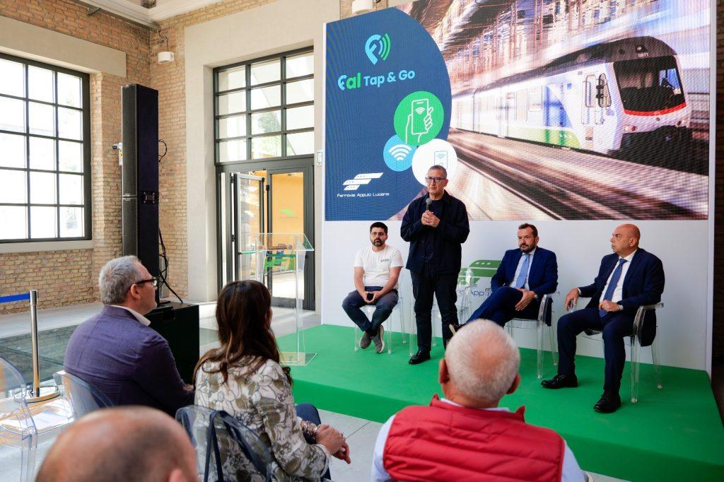 Presentazione del progetto Cal Tap & Go di Ferrovie Appulo Lucane, con relatori e pubblico.